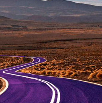 Estrada em direção à montanhas