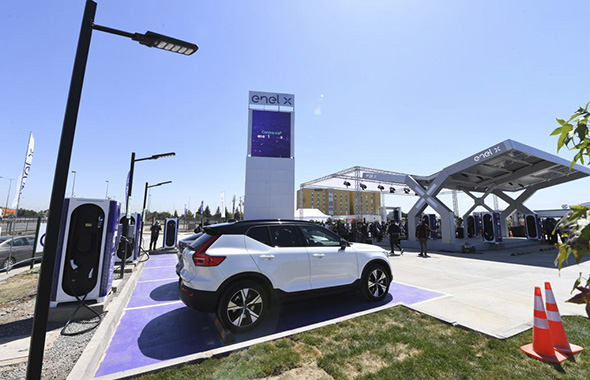 Nueva electroestación de Enel X - Entrada estación