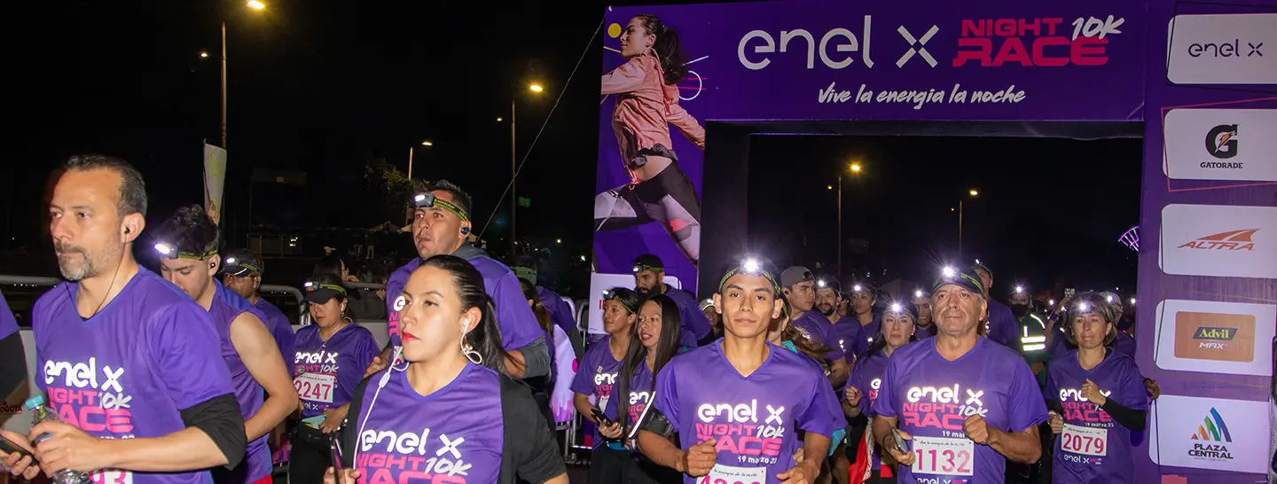 Hombres y mujeres en la carrera Enel X Night Race 10K.