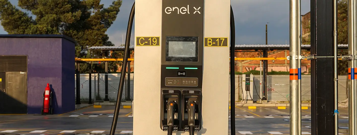 Con los cargadores de Enel X fortalecemos la movilidad eléctrica y disminuimos las emisiones en Medellín. Este primer bus eléctrico atenderá la ruta de Villa Hermosa.