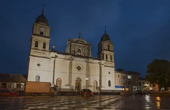 Catedral iluminada Enel X