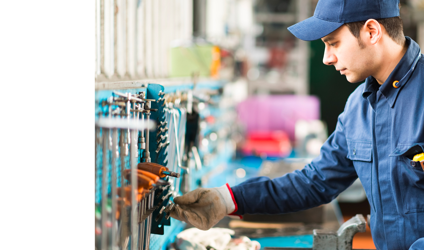 строительный инжиниринг. инженер на стройке. Engineering career. профессии для женщин. люди на стройке.