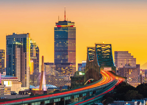 Panorama cittadino di Boston al tramonto