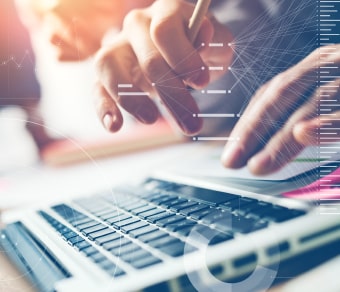 Computer con proiezioni di grafici