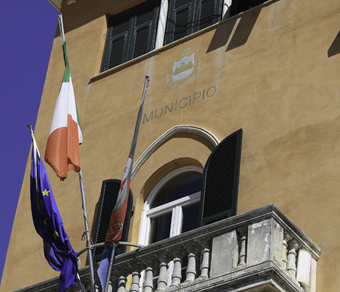 Facciata esterna di un municipio