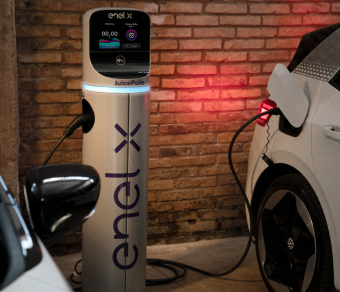 Auto collegata a JuicePole