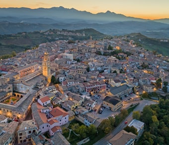 Vista dall'alto di un borgo