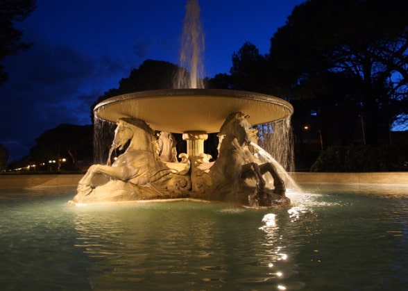 Fontana illuminata da installazione Enel X