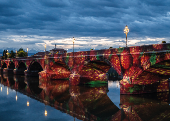 Antico ponte romano di San Mauro Torinese con illuminazione personalizzata