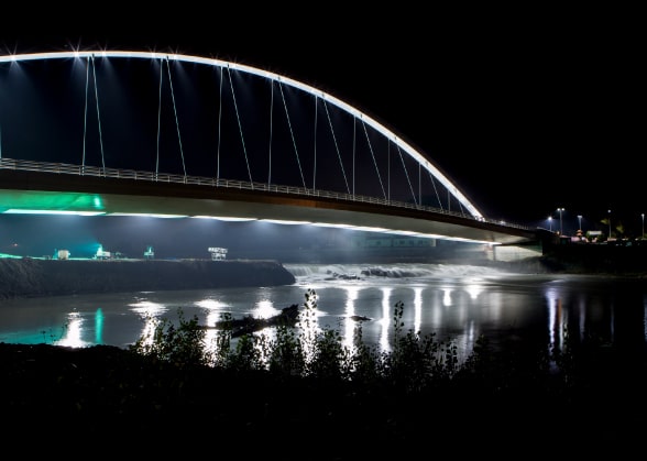 Ponte con illuminazione intelligente