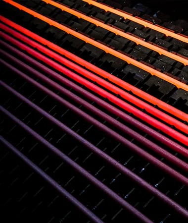 Pannelli solari installati sul tetto di un'attività commerciale